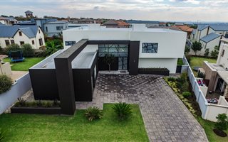 5 Bedroom House in Midlands Estate
