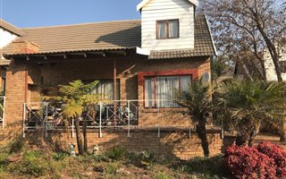 3 Bedroom Townhouse in Noordheuwel