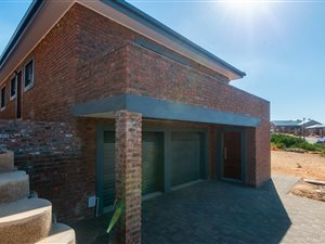 4 Bed House in Stilbaai
