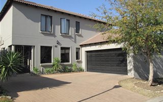 3 Bedroom Cluster in Fourways Gardens