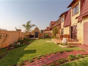 4 Bed Townhouse in Ruimsig