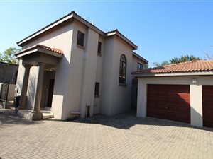 3 Bed House in Silver Lakes Golf Estate