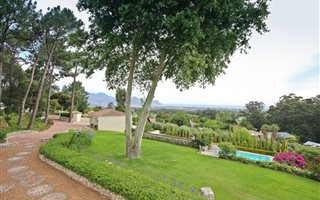 806 m² Land available in Helderrand