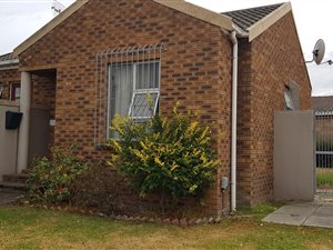 2 Bed Townhouse in Vredekloof Heights