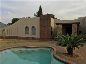 4 Bed House in Die Wilgers