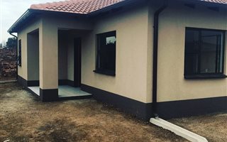 3 Bedroom House in Klippoortje