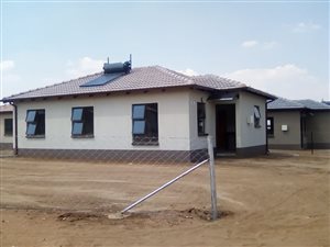3 Bed House in Klippoortje