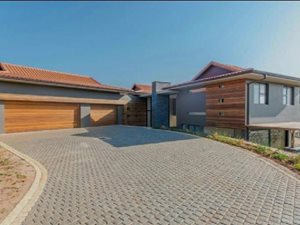 4 Bed House in Zimbali