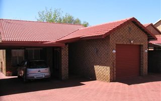 3 Bedroom Townhouse in Erasmus