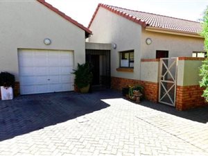 2 Bed House in Hazeldean (Silverlakes Surroundings)