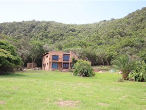 1.9 ha Farm in Wilderness