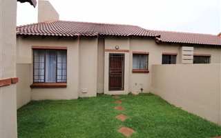 2 Bedroom Townhouse in Mooikloof Equestrian Estate
