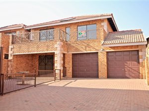 3 Bed Townhouse in Honeydew Manor