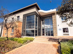 244 m² Commercial space in Hazeldean (Silverlakes Surroundings)