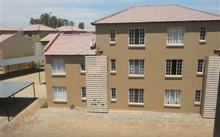 2 Bedroom Flat in Van Der Hoff Park