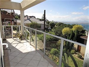 4 Bed House in Mossel Bay Central