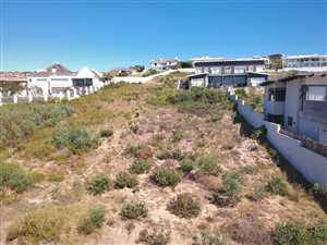 932 m² Land available in Robberg Ridge
