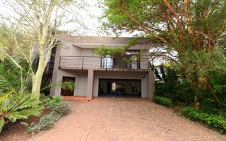 4 Bedroom House in Silver Lakes Golf Estate
