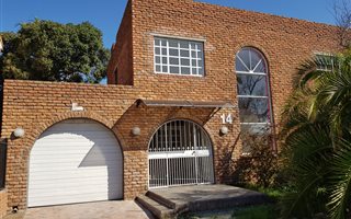 4 Bedroom House in Zeekoevlei