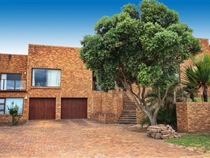 5 Bed House in Glentana