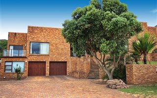 5 Bedroom House in Glentana