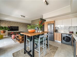 2 Bed Apartment in Waterfall