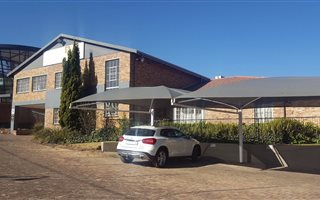 450 m² Office Space in Senderwood