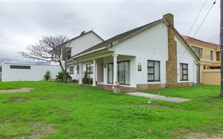 4 Bedroom House in Rusthof