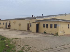 660 m² Industrial space in Mossel Bay Central