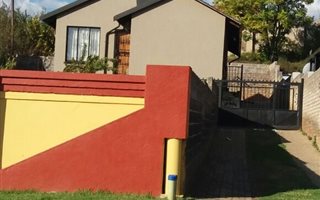 3 Bedroom Flat in Clayville