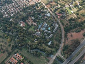 8000 m² Commercial space in Clubview