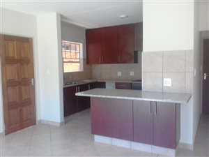 4 Bedroom Townhouse in Hazeldean (Silverlakes Surroundings)