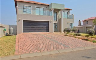 4 Bedroom House in La Como Lifestyle Estate