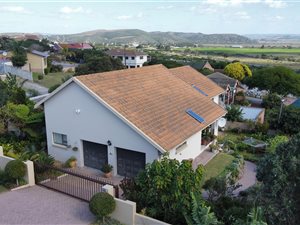 5 Bed House in Klein Brak River