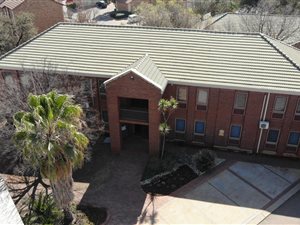 600 m² Office Space in Die Hoewes