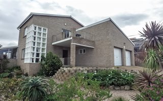 3 Bedroom House in Dana Bay