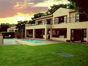 5 Bed House in Kosmos