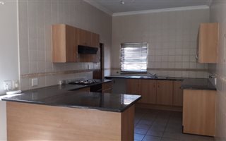 3 Bedroom Duplex in Noordhang