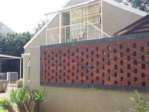6 Bed House in Arcon Park