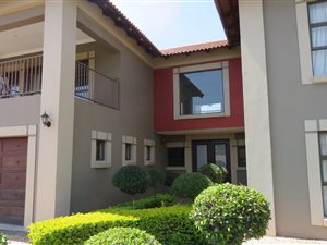 6 Bed House in Willow Acres