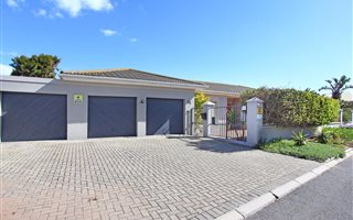 4 Bedroom House in Sunset Beach