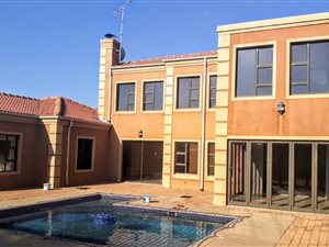 5 Bed House in Blue Hills