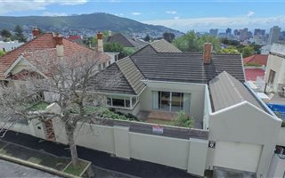 4 Bedroom House in Oranjezicht