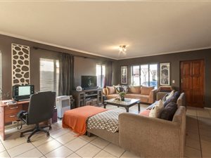 2 Bedroom House in Strand South