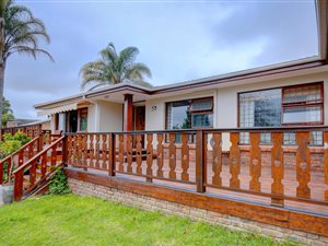 5 Bed House in Loerie Park