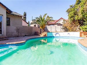 3 Bed House in Esther Park