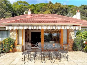 4 Bed House in Houghton Estate