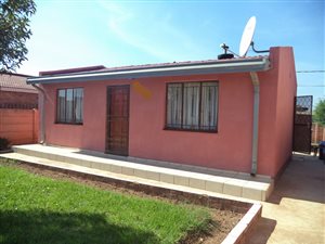 2 Bed House in Etwatwa