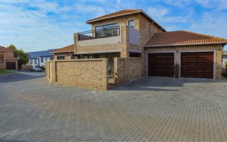 3 Bedroom Cluster in Meyersdal