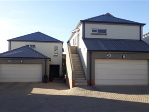 4 Bed Duplex in Broadacres